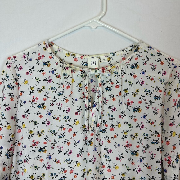 Gap White Floral Blouse with mid length ruffle sleeves Size XS - Picture 3 of 7
